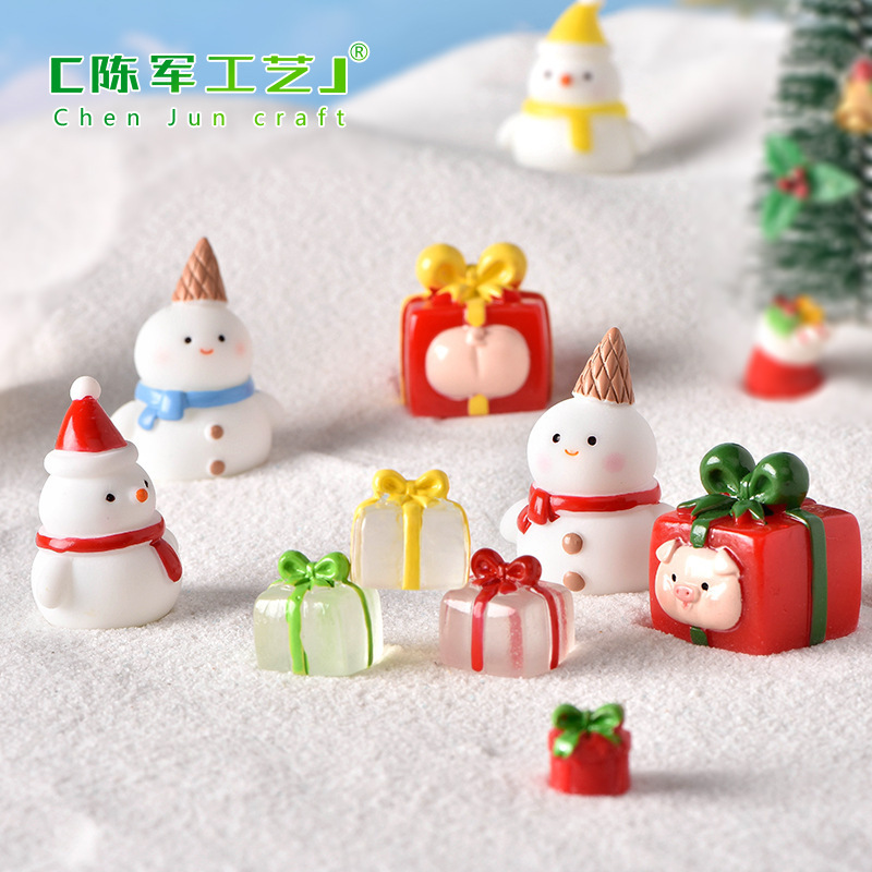 Christmas new gift box landscape snow crystal ball accessories pig cone snowman resin decoration