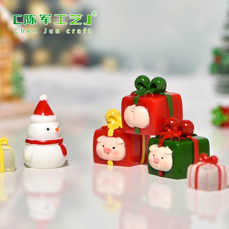 Christmas new gift box landscape snow crystal ball accessories pig cone snowman resin decoration