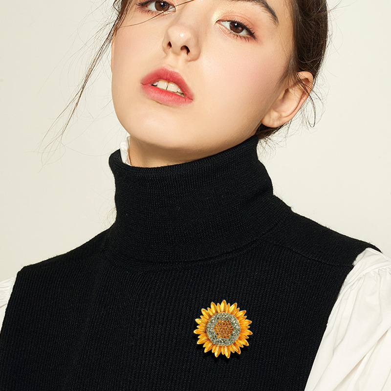 Stylish full Sunflower brooch Personality Metal flower pin temperament cardigan coat with accessories