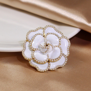 Upscale camellia Pearl Brooch Women's Fashion Vintage Dripping Flower pin suit coat accessories