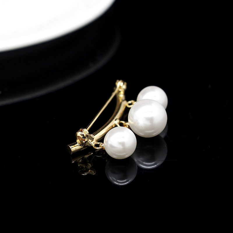 Fashion high-end brooch cardigan Pearl silk scarf collar pin anti-slip waist clothing accessories