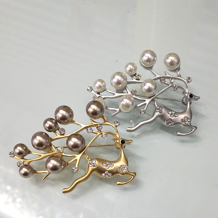 Corsage dress pin Pearl high-end silk scarf Cute deer animal brooch Christmas accessories clothing