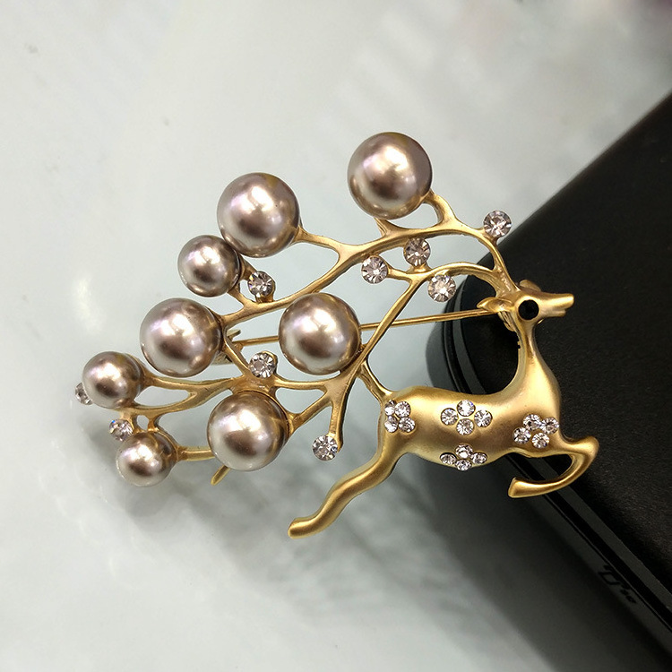 Corsage dress pin Pearl high-end silk scarf Cute deer animal brooch Christmas accessories clothing