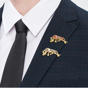 Fashion vintage hand-painted tiger brooch personality men's animal pin clothing accessories wholesale