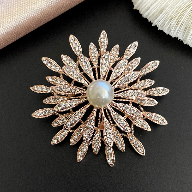 Upscale Sunflower Temperament Brooch Ladies Alloy Pearl Stylish elegant corsage sweater accessories