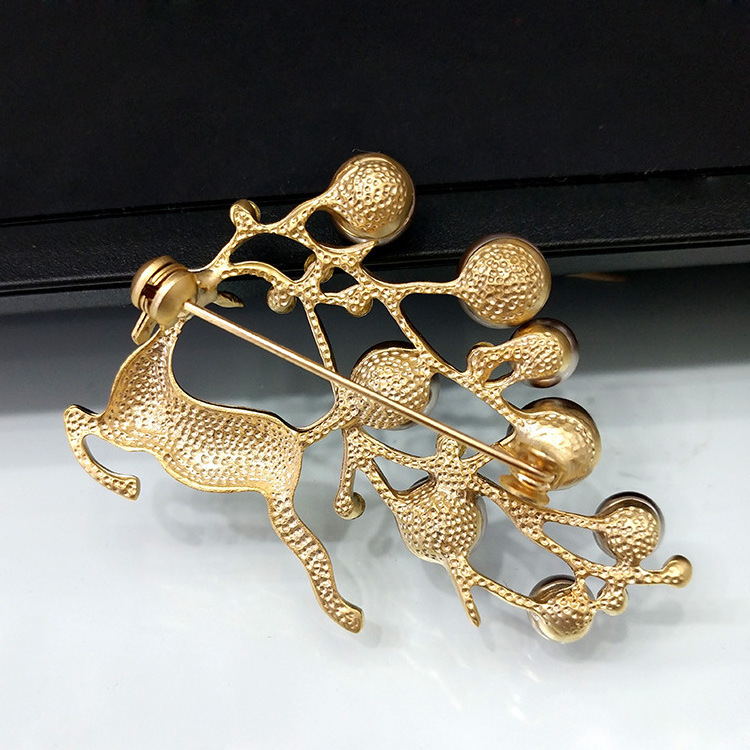 Corsage dress pin Pearl high-end silk scarf Cute deer animal brooch Christmas accessories clothing