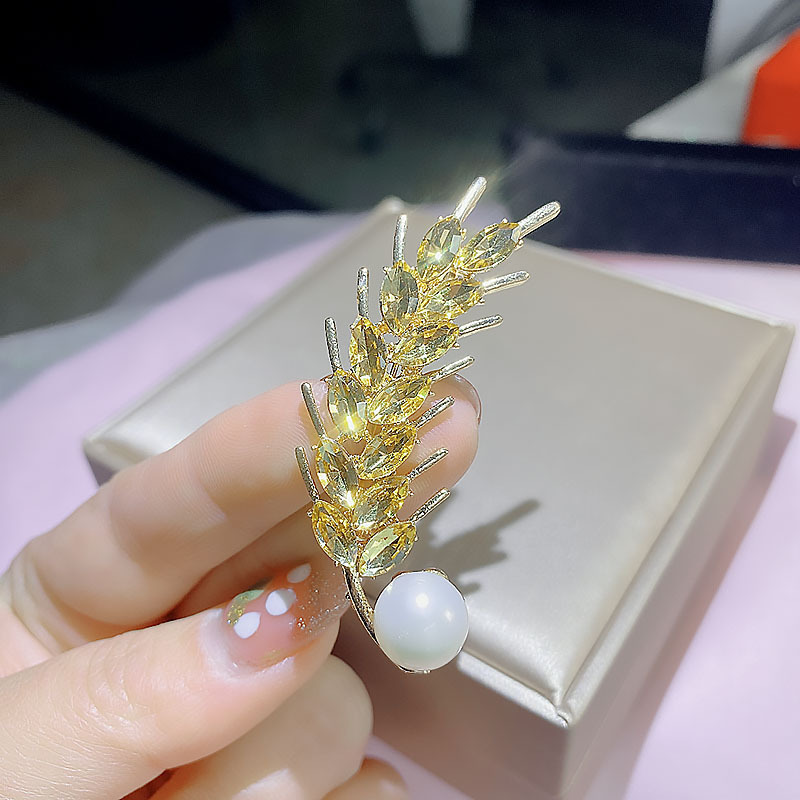 Atmospheric Gold Crystal Wheat Brooch Women's suit Business Casual pin temperament simple corsage accessories