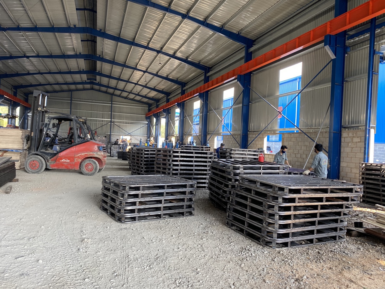 Galvanized Logistics Heavy Duty Warehouse Metal Pallet Stacking Steel Pallet Made In Vietnam