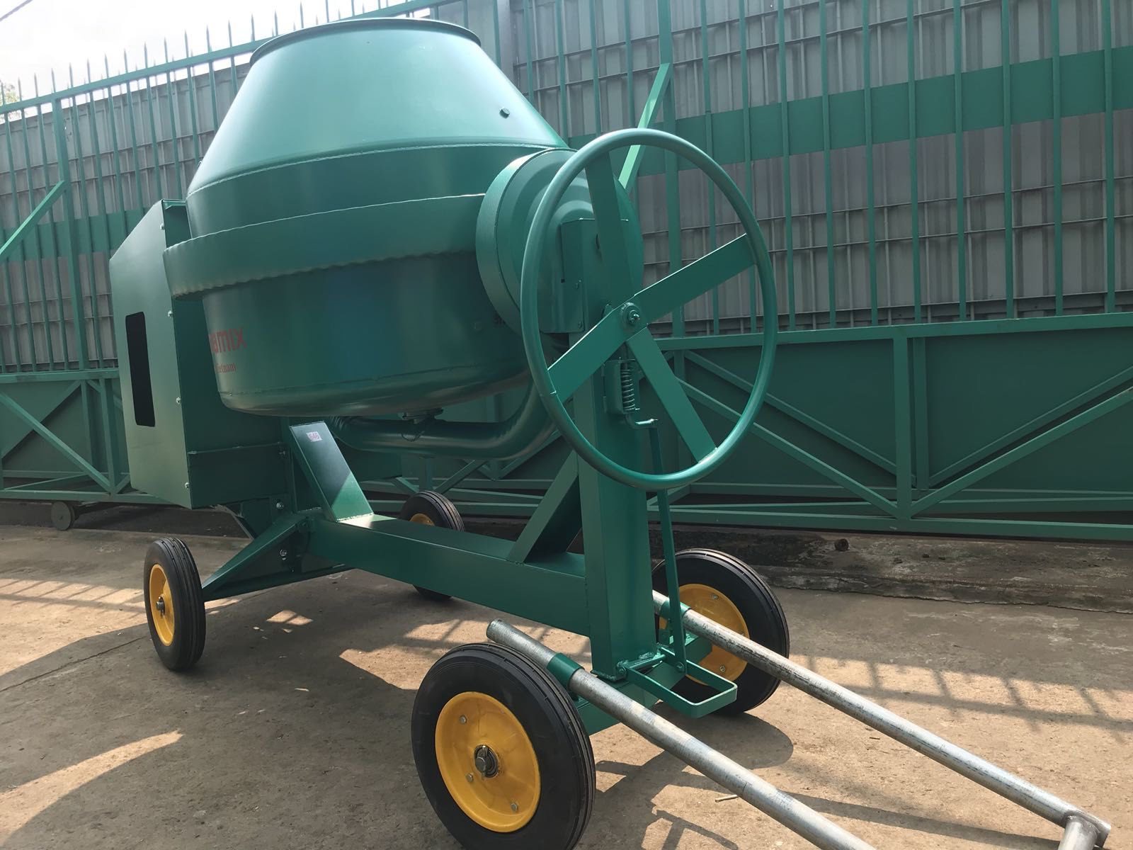 HOT SELLING Vietnam mini concrete mixer diesel mobile concrete mixers construction equipment factory price