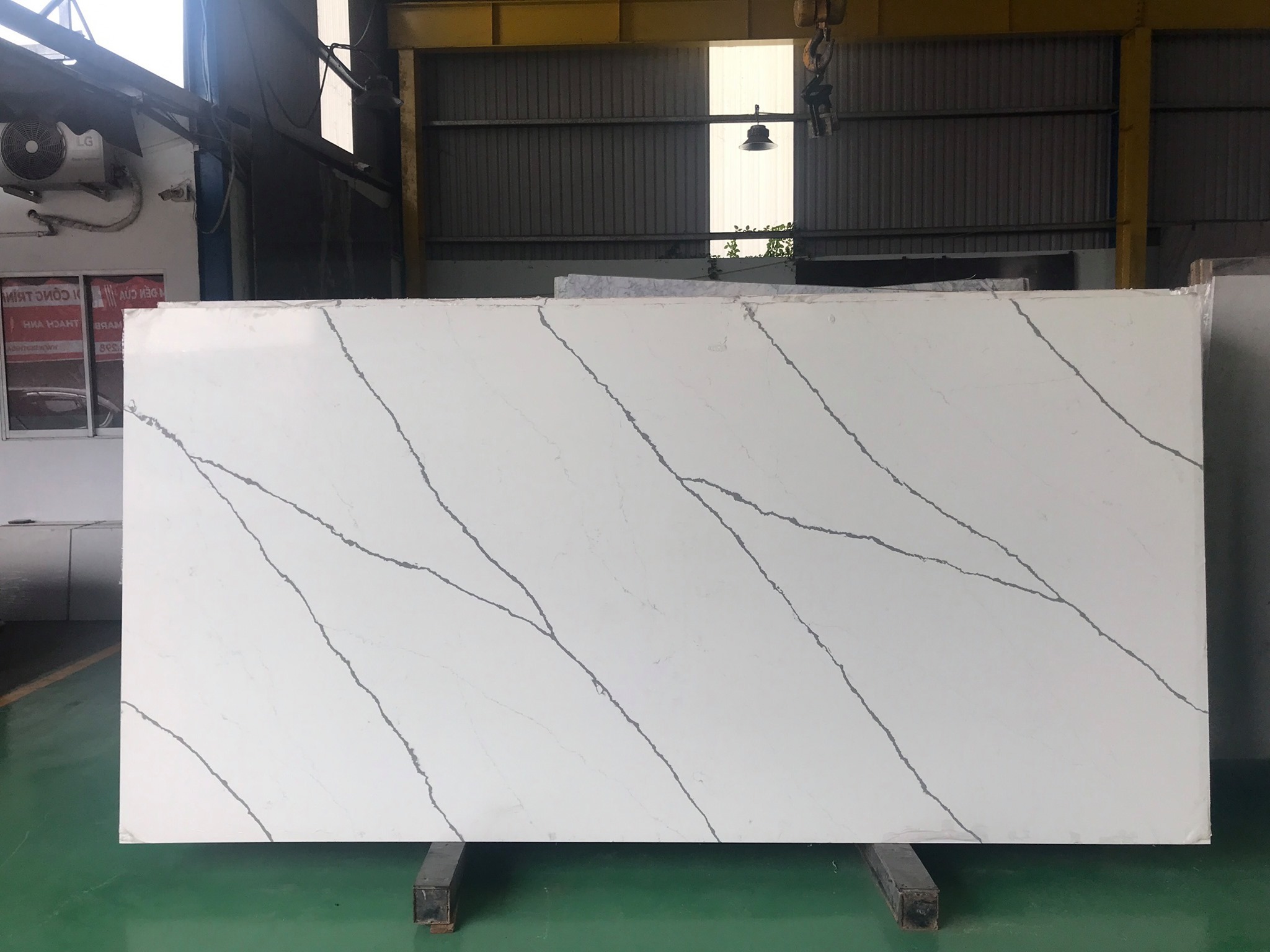 Free sample Calacatta Big Veins White Quartz 8078 Quartz stone slabs quartz made kitchen countertop and bathroom ready to ship