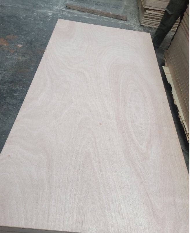 Wholesale Engineered Okoume Natural Wood Veneer White Recon Face Veneer Premium Wood For furniture Good price