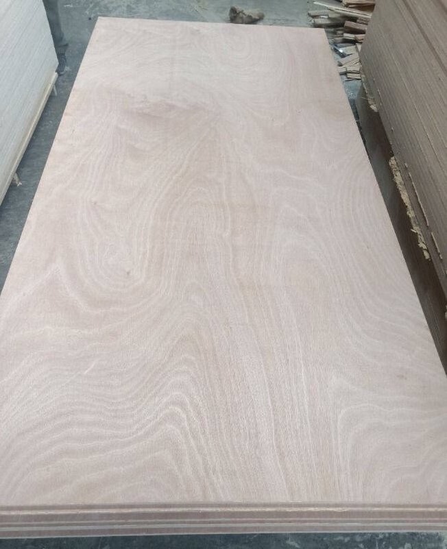 Wholesale Engineered Okoume Natural Wood Veneer White Recon Face Veneer Premium Wood For furniture Good price