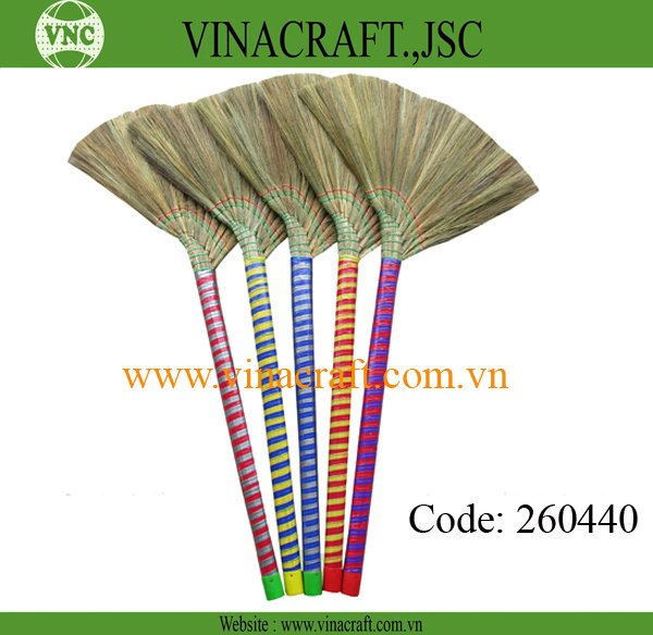 Vietnam Grass broom with long handle for cleaning Wholesale Handmade Coconut Grass Broom Grass Broom