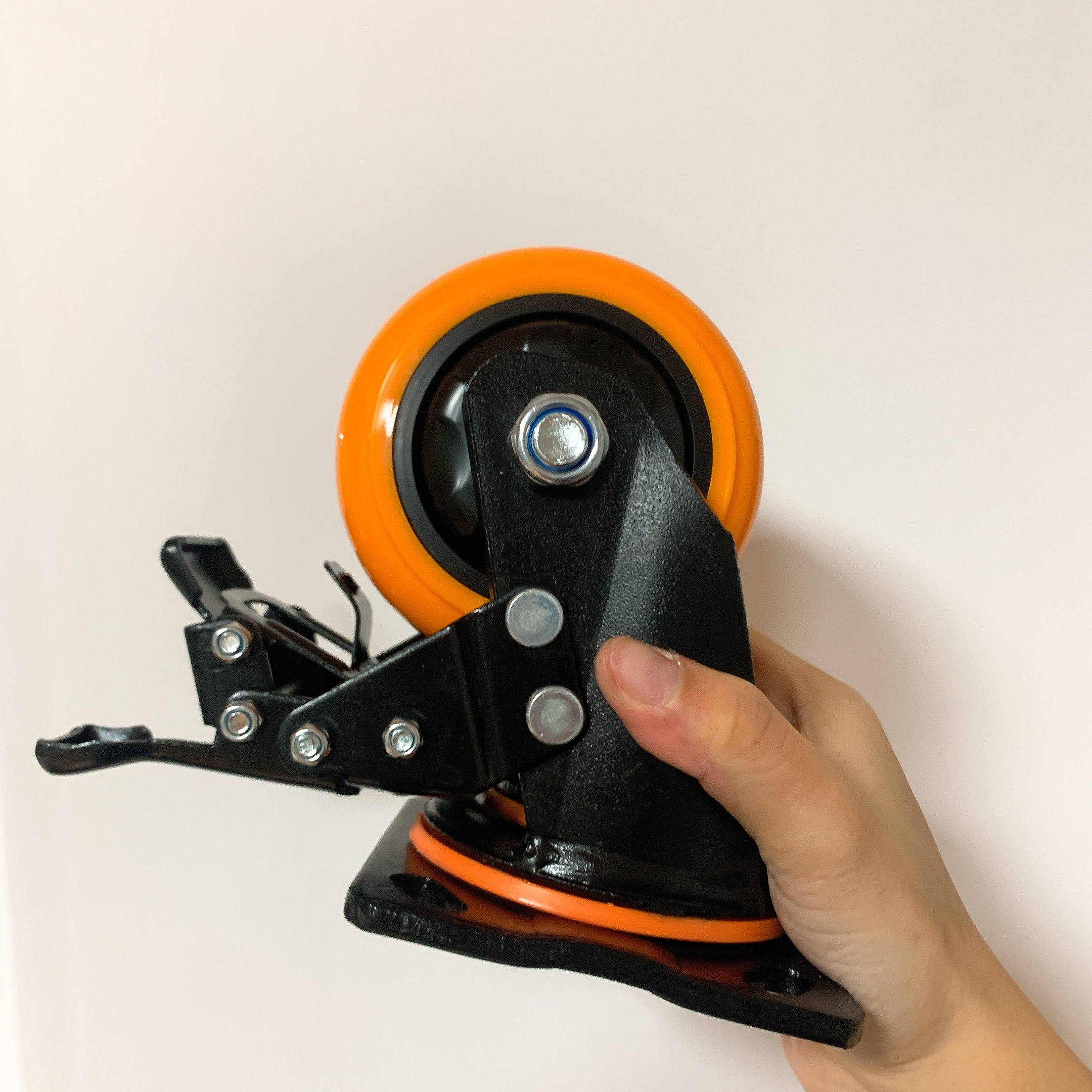 5mm Plate Thickness Black Bracket 4Inch Korea Style Heavy Duty Orange PU Casters With Black Dust Cover Double Brake from Vietnam