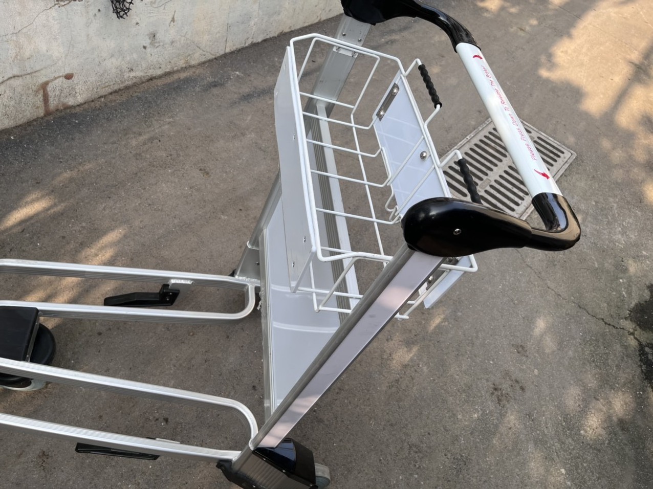 Price Factory OEM ODM 3 wheels passenger baggage airport luggage trolley with automatic brake Load Capacity 250 kgs