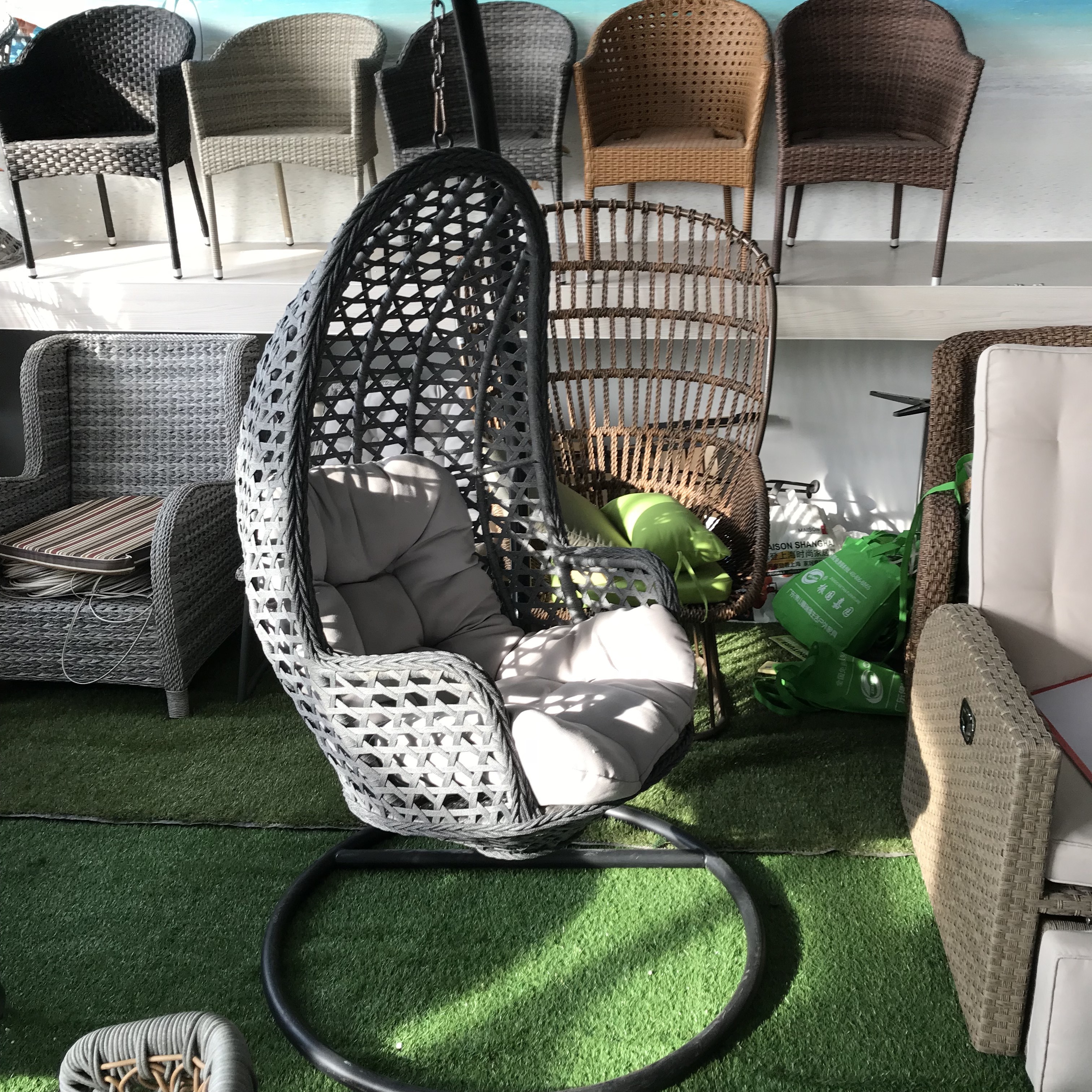 Outdoor garden patio Furniture Indoor factory hot sale model Wicker pe Rattan Adult Patio swings Hanging Egg  Chair