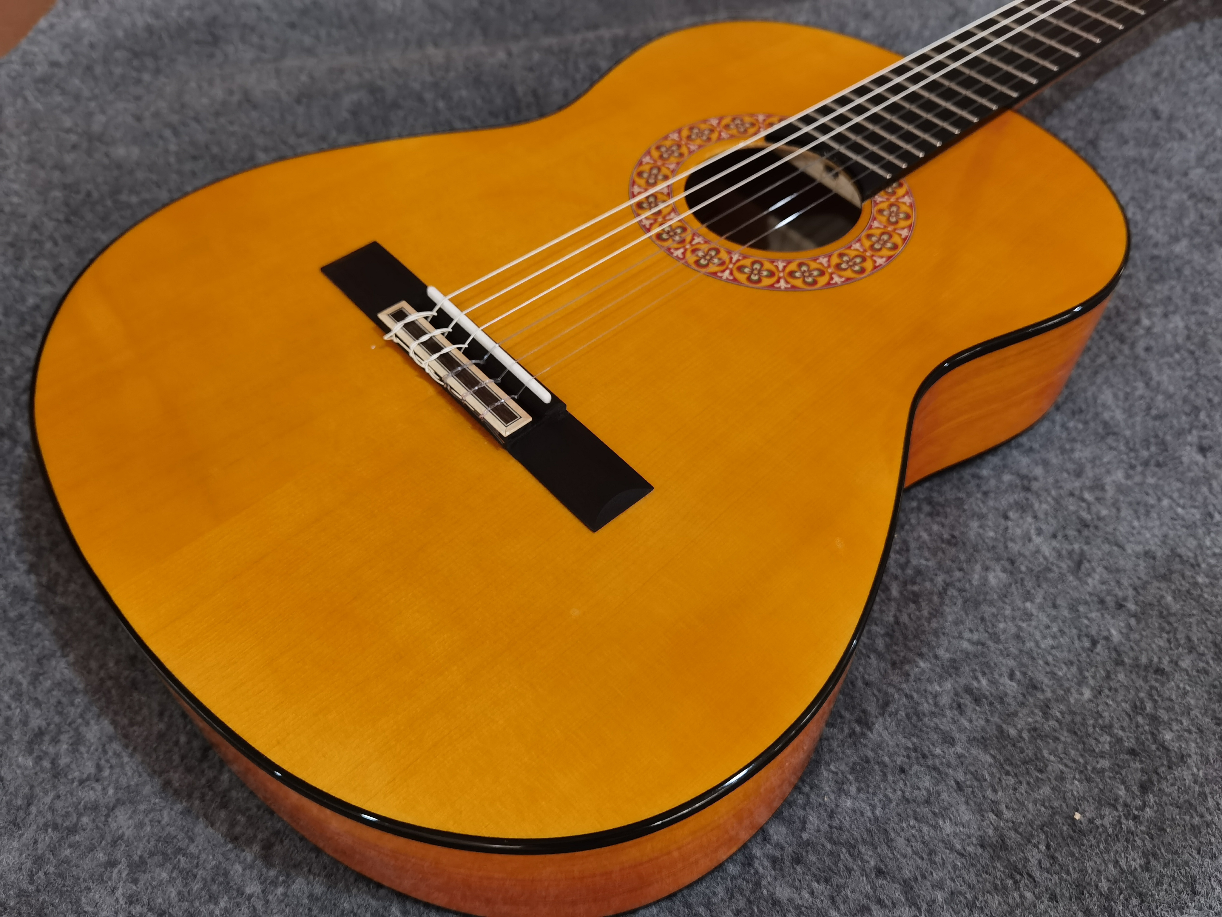 Smiger Solid Top Flamenco Guitar 39