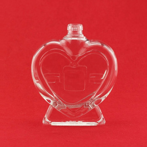 Wholesale Latest Design Heart Shape Unique Shaped Whisky Empty Glass Bottles Swing Top Frost Whiskey Transparent or Custom Color