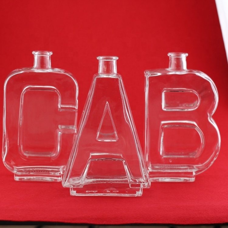 Hot Sell Vodka Ak-47 Gun Shaped Glass Bottle Letter Shaped Vodka Bottles 700ml 500ML Screen Printing Transparent or Custom Color