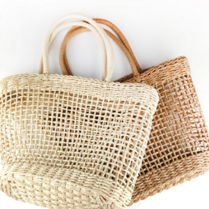 2023 factory hot sale European raffia beach tote bag, seaside beach mesh bag straw basket custom