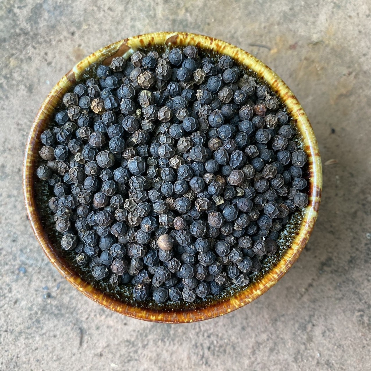 Selling  pure black pepper in bulk - Best price from Vietnamese - Drying harvesting process ensures hygiene and saf