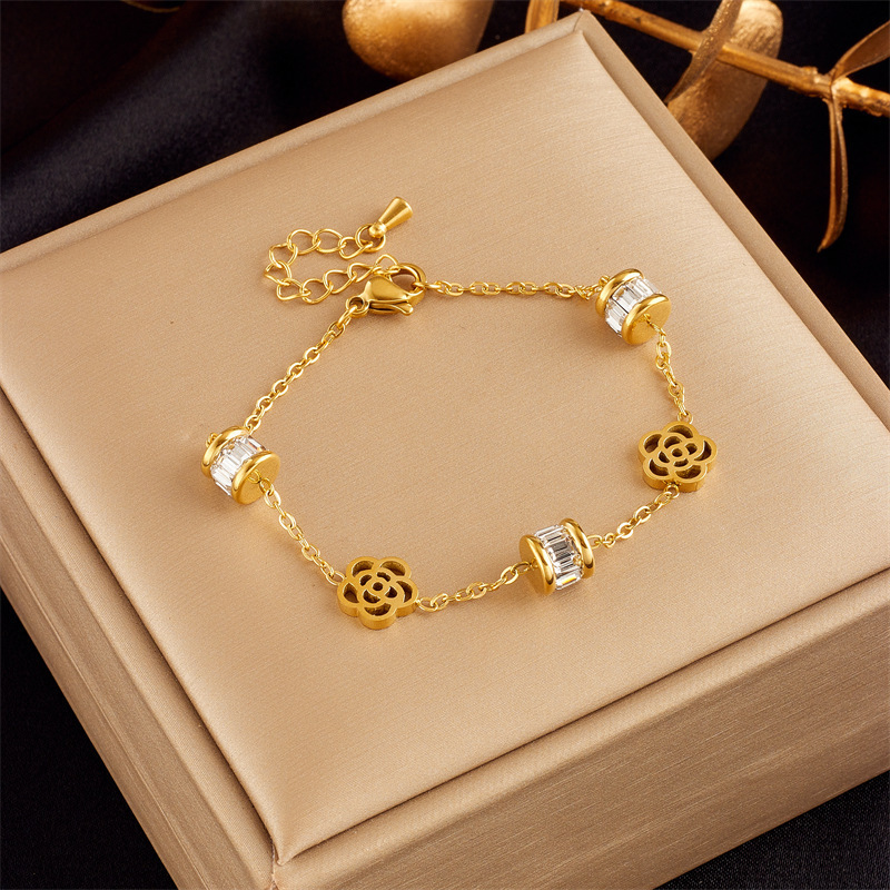 Luxury Adjustable Stainless Steel 18k Gold Pearl Zircon Cuban Chain Butterfly Bracelet Women Layered Flower Bracelet Jewelry