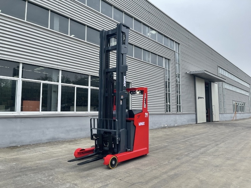 2ton 8m electric reach stacker electric narrow aisle reach truck big battery electric reach truck with max 12m lifting height