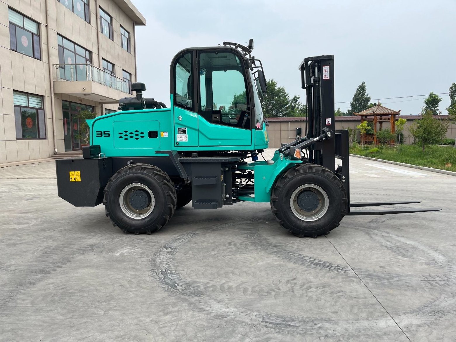 4t 5t 3t off road diesel forklift truck 4WD all rough terrain forklift for sale