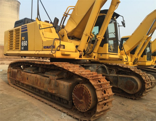 Komatsu used PC650 large size strong excavator for digging