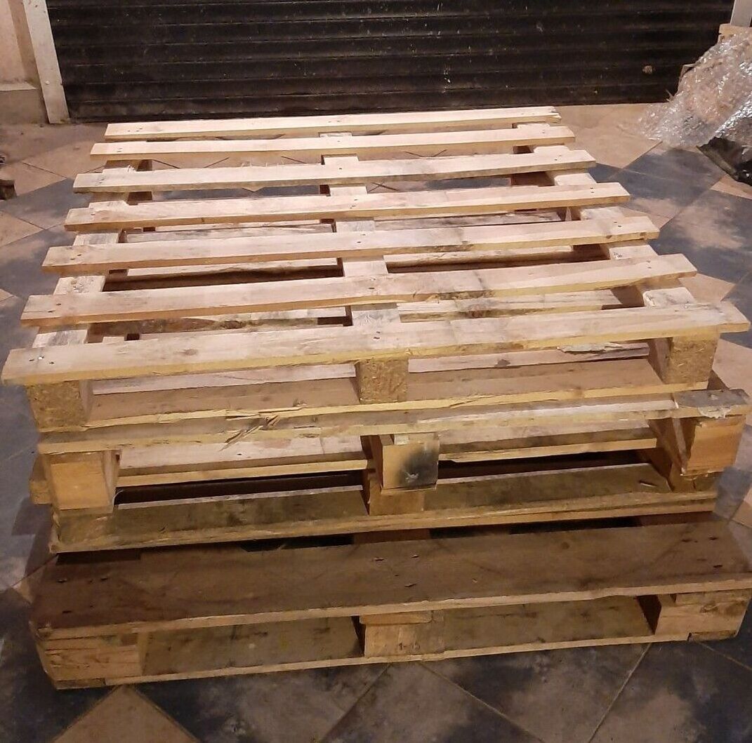 Wholesale Wood pallet made from square edge smooth 4 side white / brown Vietnam pine / acacia timber with competitive price