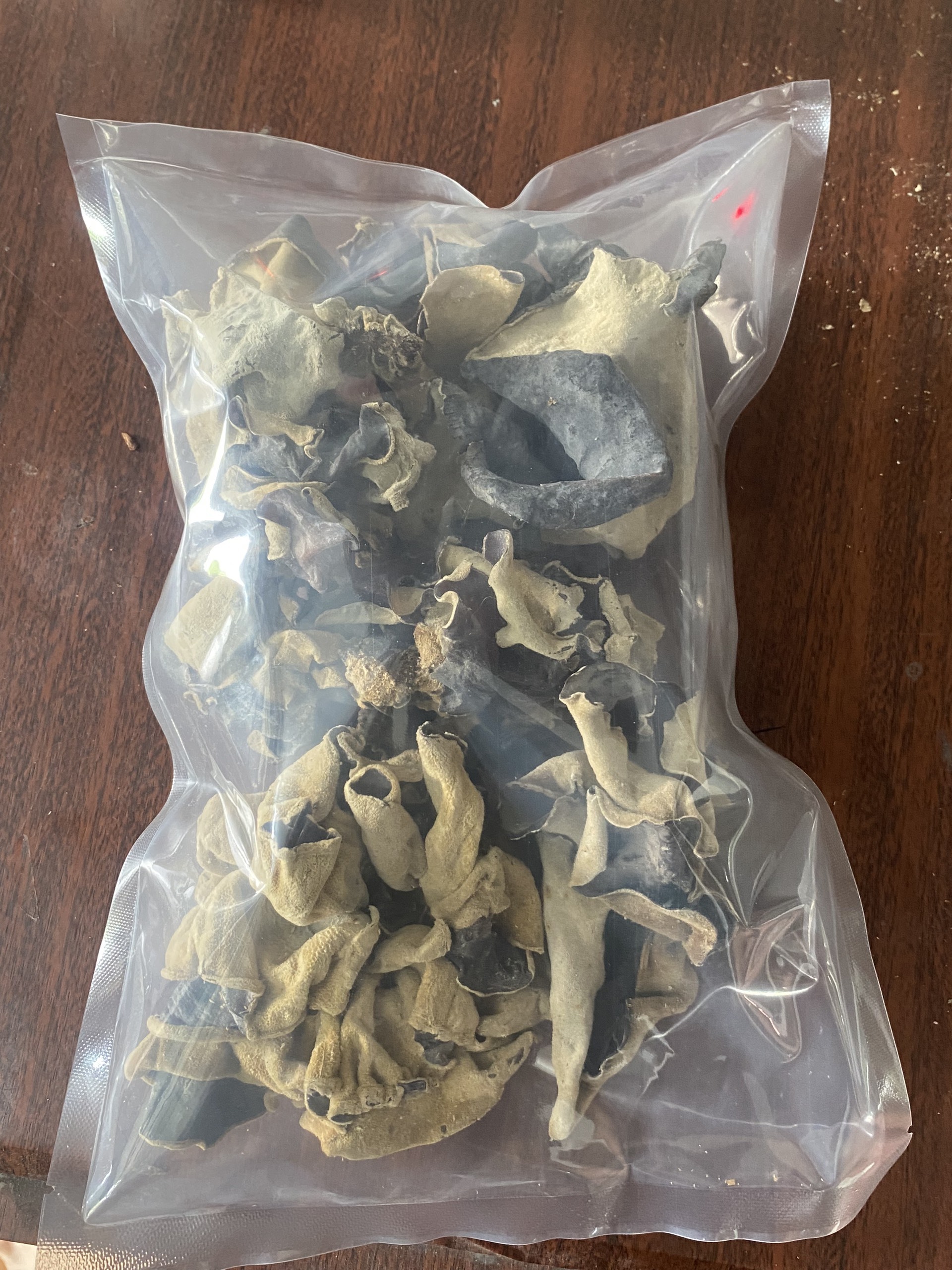 New Vietnam High Quality Fresh Dried tree ear MUSHROOMS dried black fungus mushroom dried black fungus small black wood ear agar