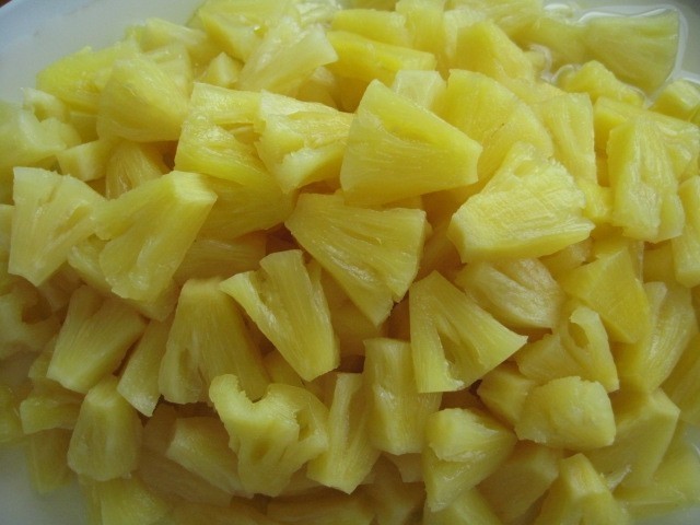 Pineapple in tin/canned pineapple (tidbits/cubes/crushed/slices pineapple)