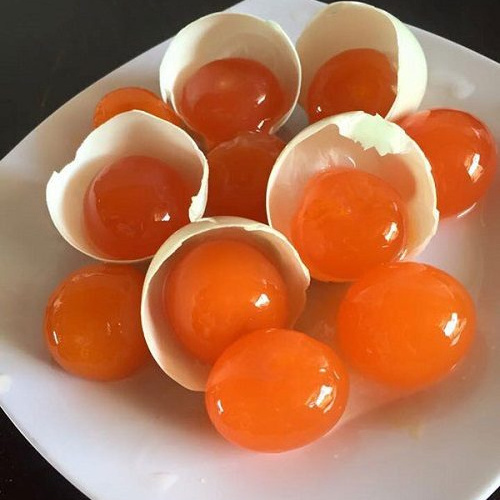 IQF salted duck eggs egg-yolk crisp Frozen Raw Salted Duck Yolk Eggs 12pcs