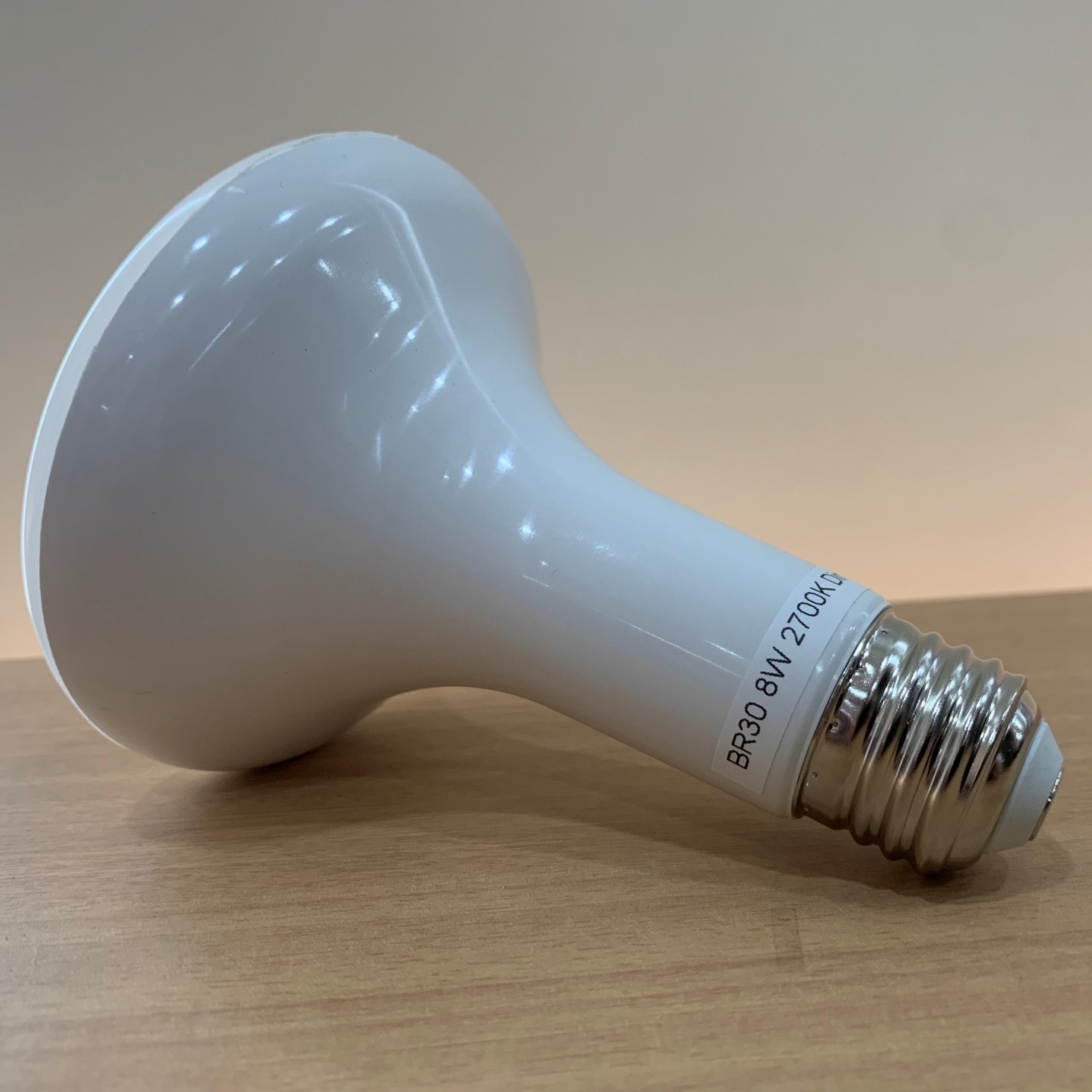 Vietnamese manufacturer non-dim or dimmable option LED BR30 8W bulb meet international standard