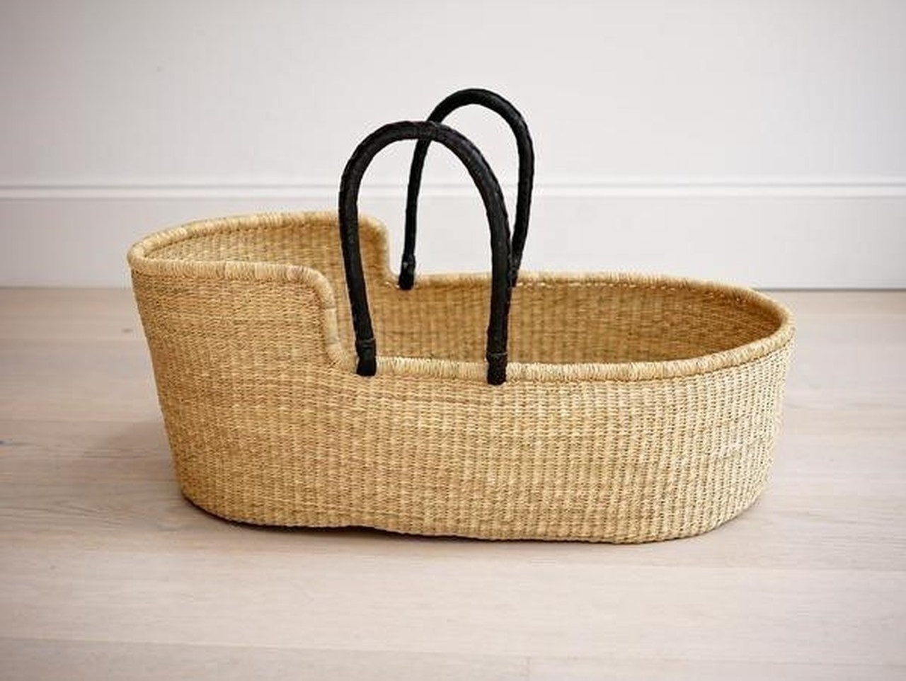 Eco-Friendly Compact Natural Seagrass Wicker Basket Weaving Mose Kid Basket Baby Comfortable Lying From Vietnam