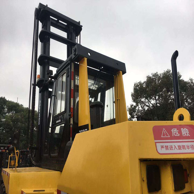 Used /SECONDHAND Komatsu FD250/250Z 25T Forklift Original Construction Machinery for sale