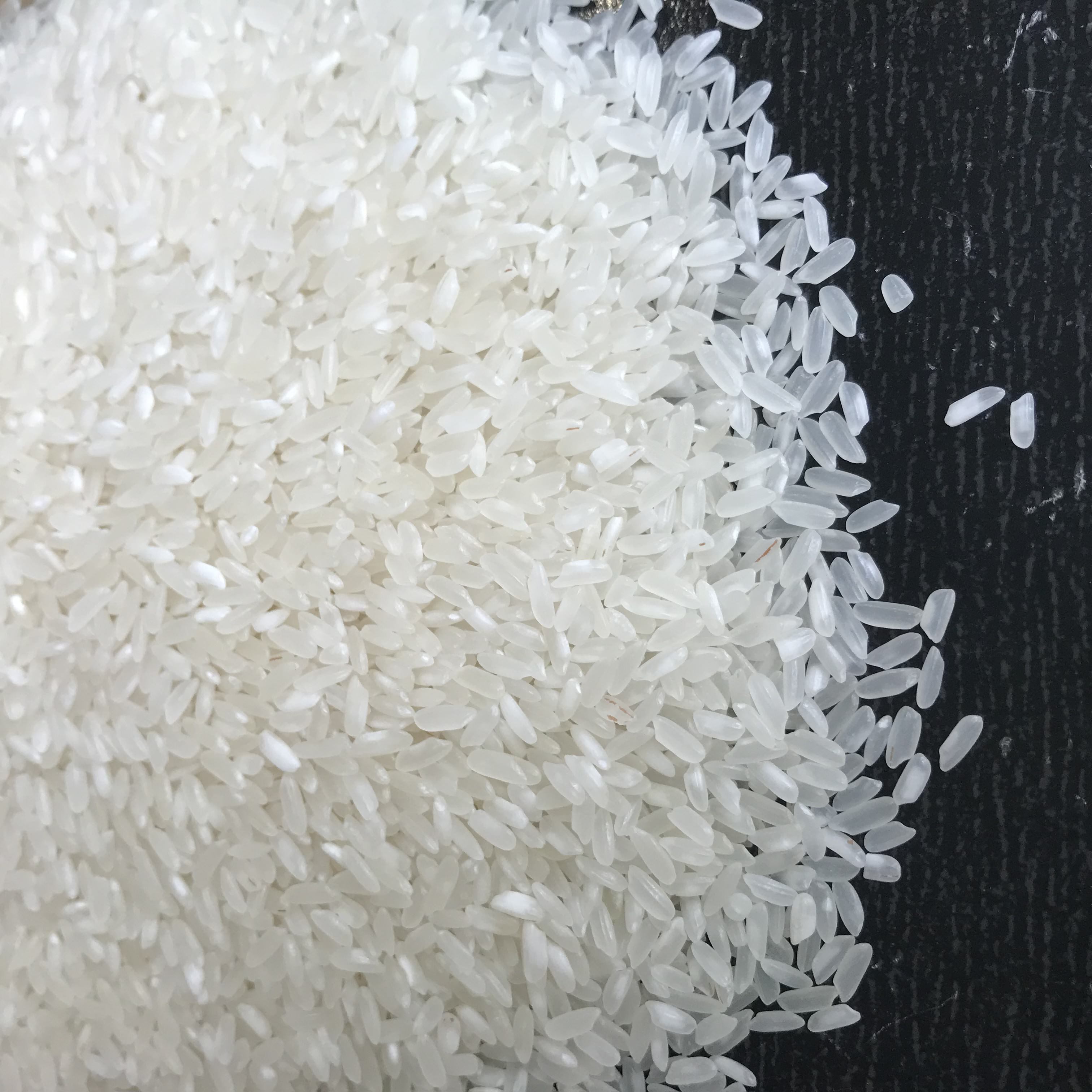 MEDIUM GRAIN WHITE RICE 5% BROKEN, VIETNAMESE RICE , HIGH QUALITY, REASONABLE PRICE - WA: 84917916369 (MS.TINA)