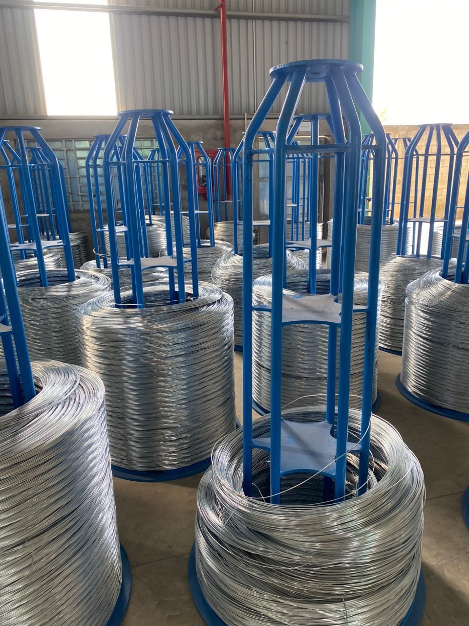 Top standard Vietnamese products Hot dipped galvanized steel wire in coils multiple usage cheap price