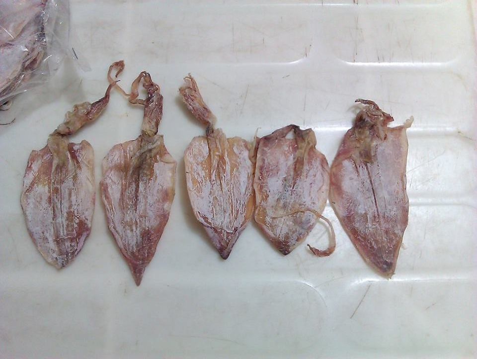 VIETNAM OCEAN SEA FOOD 100% NATURAL DRIED SQUID AT LOW PRICE- WHOLESALE DRIED CUTTLEFISH FOR FOOD