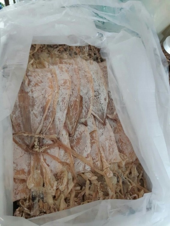 VIETNAM 100% NATURAL DRIED SQUID AT LOW PRICE- WHOLESALE SEAFOOD DRIED CUTTLEFISH FOR FOOD