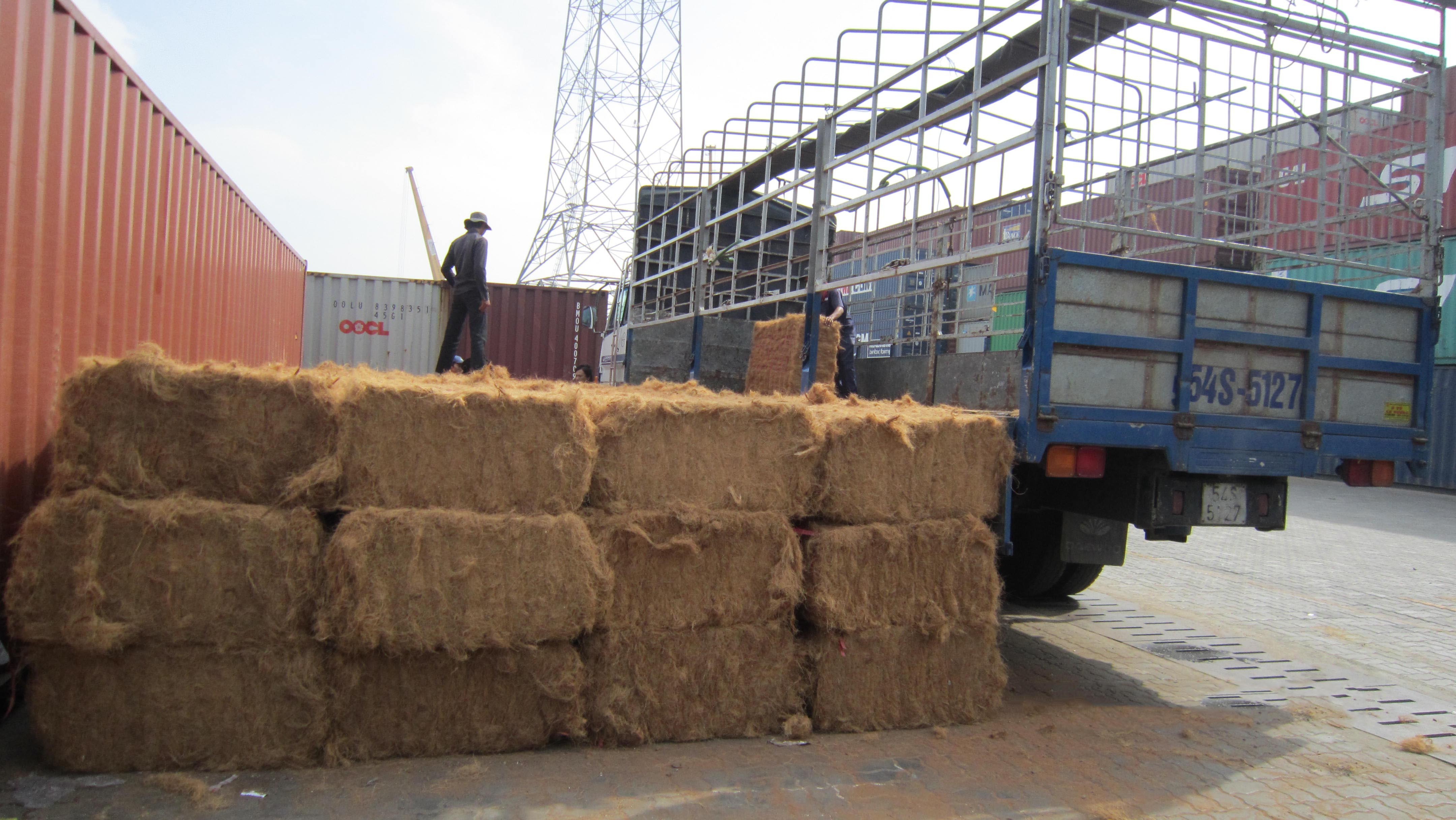 TOP GRADE VIETNAM COCONUT FIBER - COCONUT COIR For Microgreens Cheap price BULK Quantity FOR RAW MATERIAL