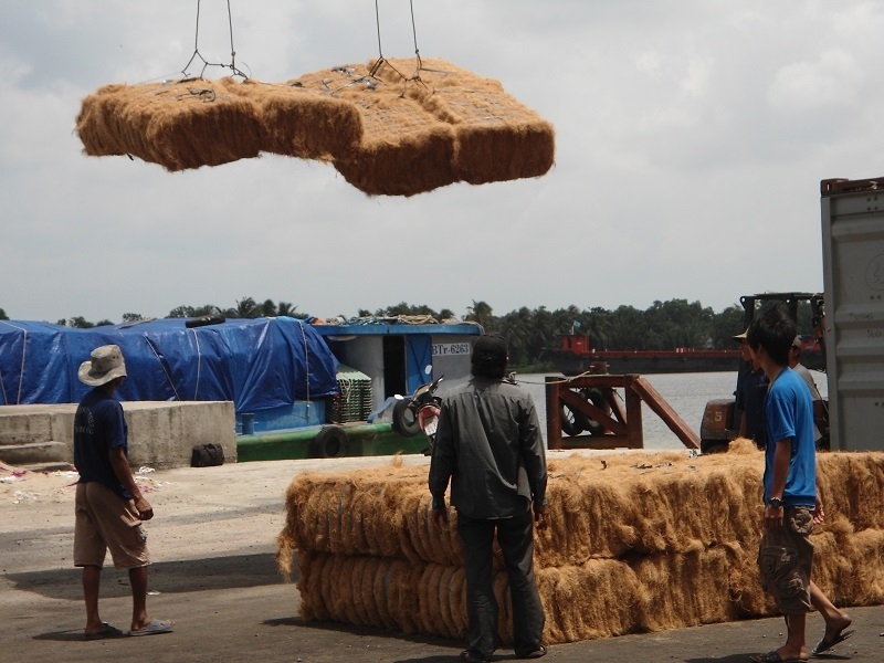 HIGH QUALITY VIETNAM COCONUT FIBER FOR SALES - 100% NATURAL COCO FIBER FOR RAW MATERIAL