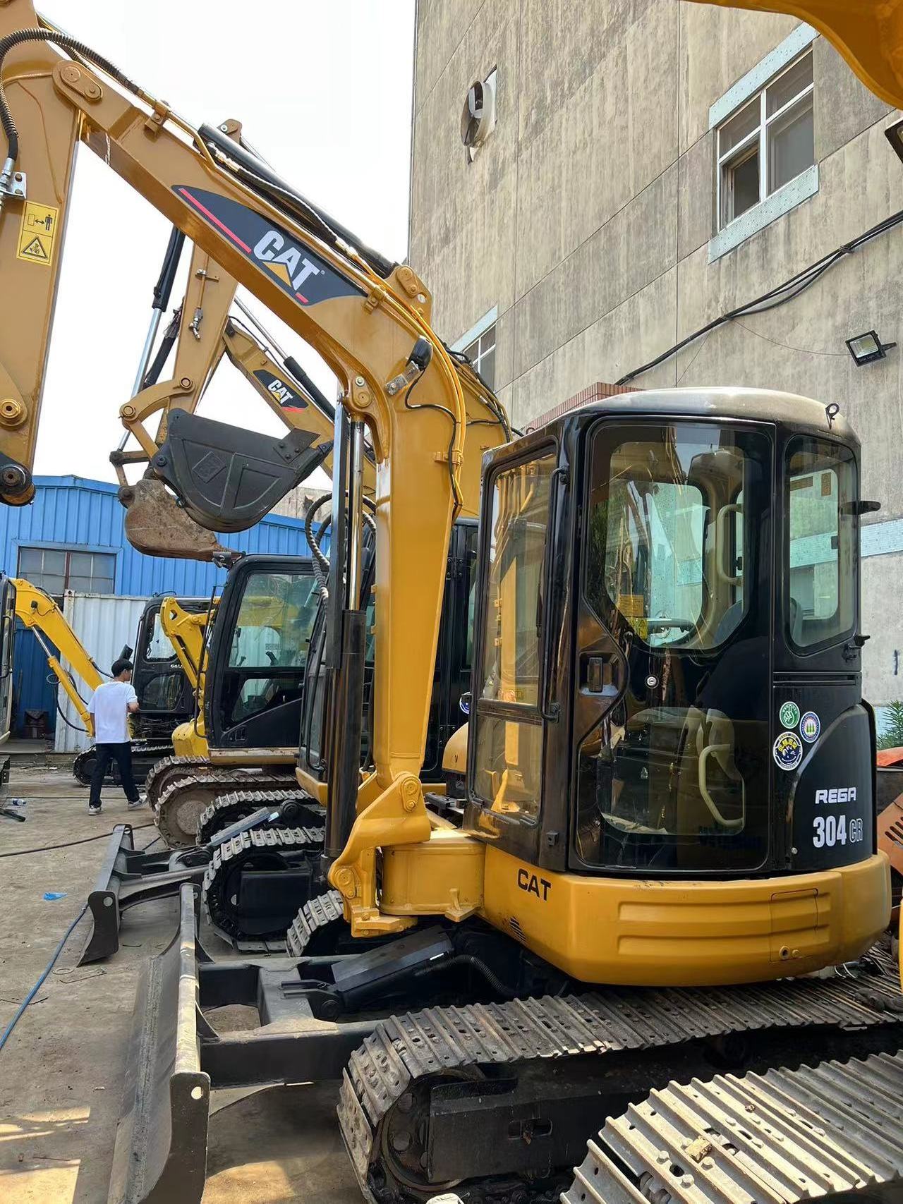 Used CAT 304 CR with 4 Ton crawler Excavators in hot sale