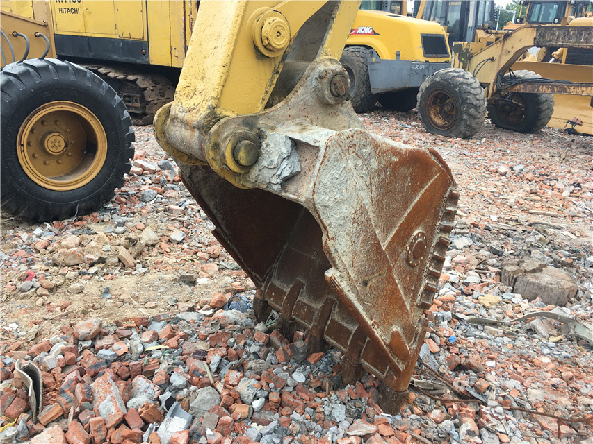 Used komatsu pc 200 excavator Japan Used Komatsu PC200-6 Excavator for sale