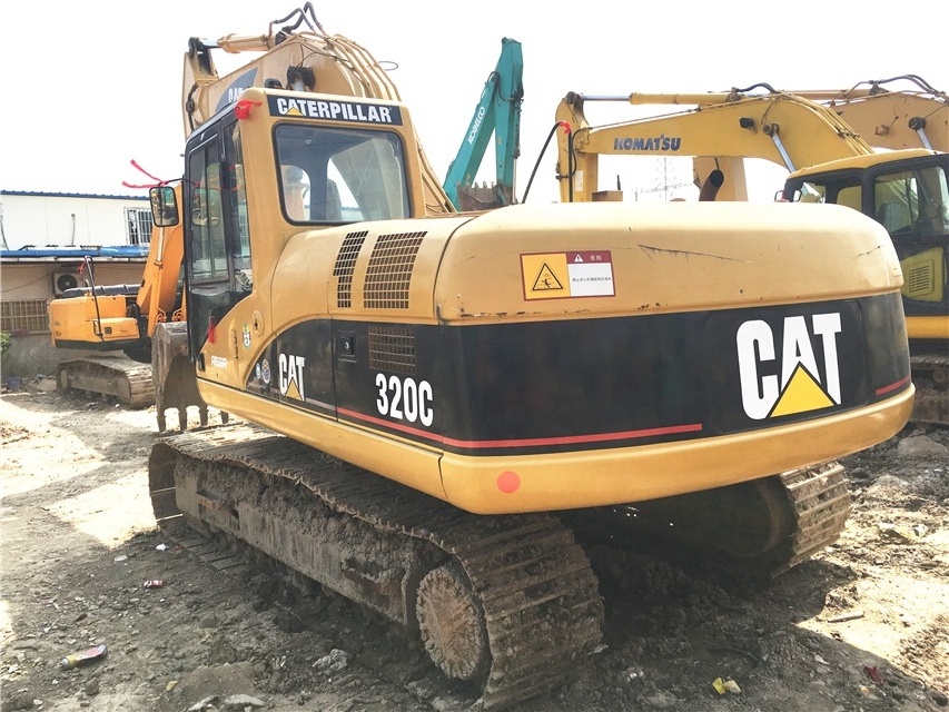 Japan Caterpillar 320D earth moving shovel CAT 320D2 crawler excavator CAT 320C 320D 320 320GC second hand digger in Shanghai