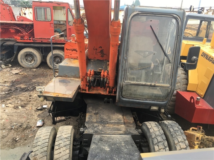 Used wheel excavator Hitachi EX160/Hitachi EX160WD-1/Hitachi EX160 Tire excavator on sale