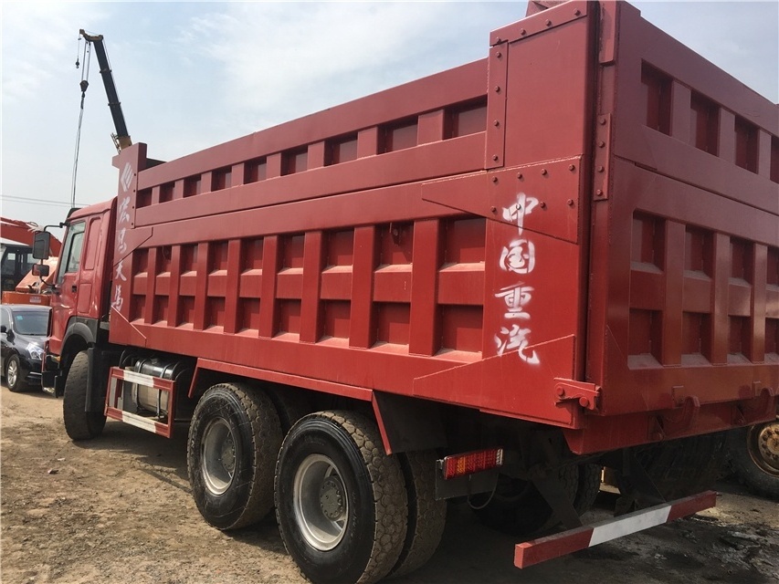 Original China Used SINOTRUK 371hp HOWO 50 ton  dump truck for sale