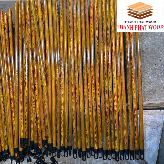 Selling Vietnam Good Price  Solid Wood  Italia Flower PVC Coasted Broom Stick size 110cm 120cm