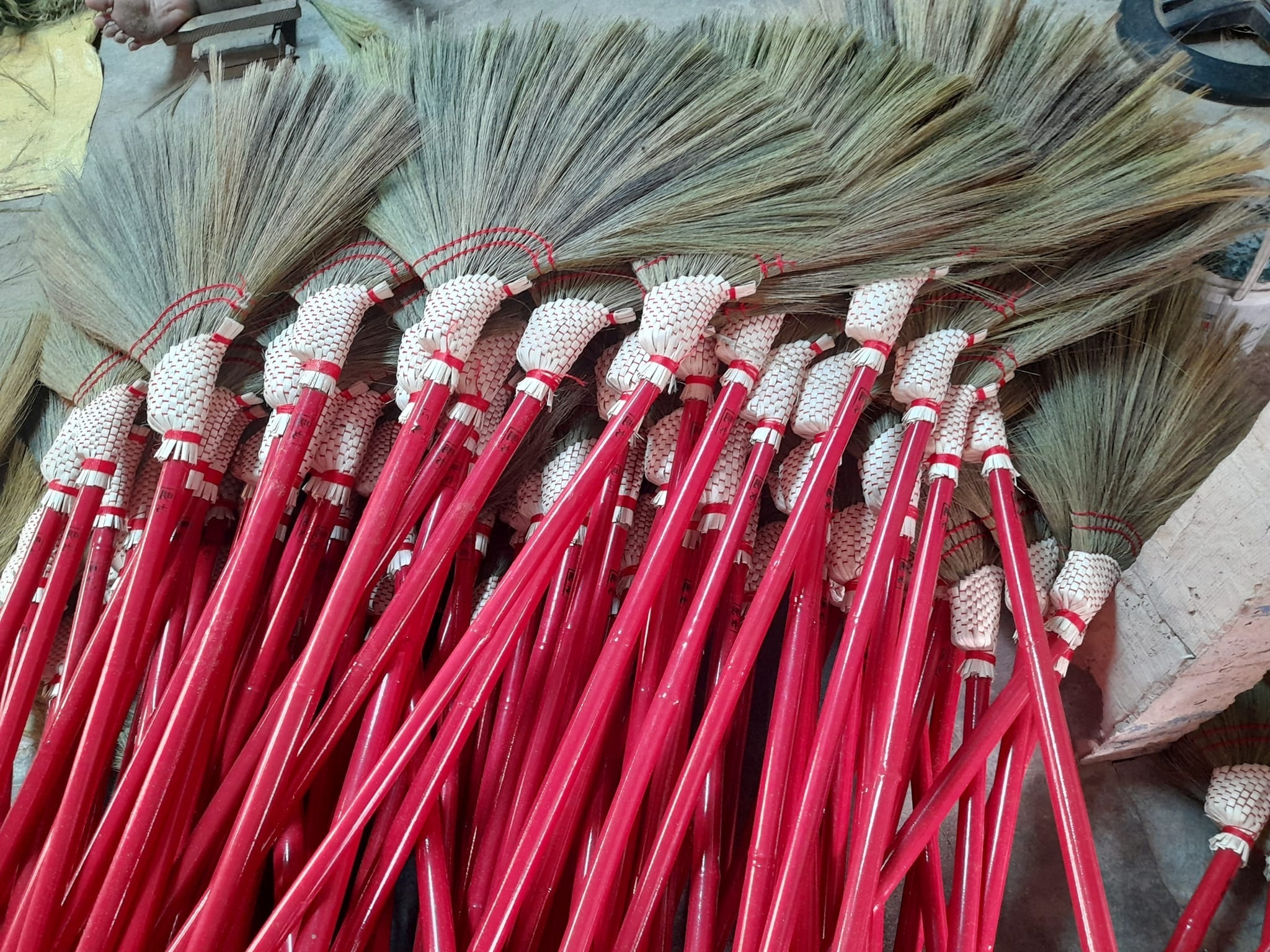 NATURAL BRASS BROOM/ COCONUT BROOM/ FEATHER BROOM - Phuc An Gia Vietnam Manufacturer ( Ms Jolie-whatsapp +84902679738)