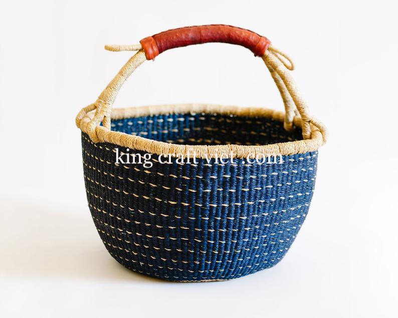 Wholesale Handwoven Navy Seagrass Bolga basket Cheap price straw picnic baskets wicker storage basket made in Vietnam